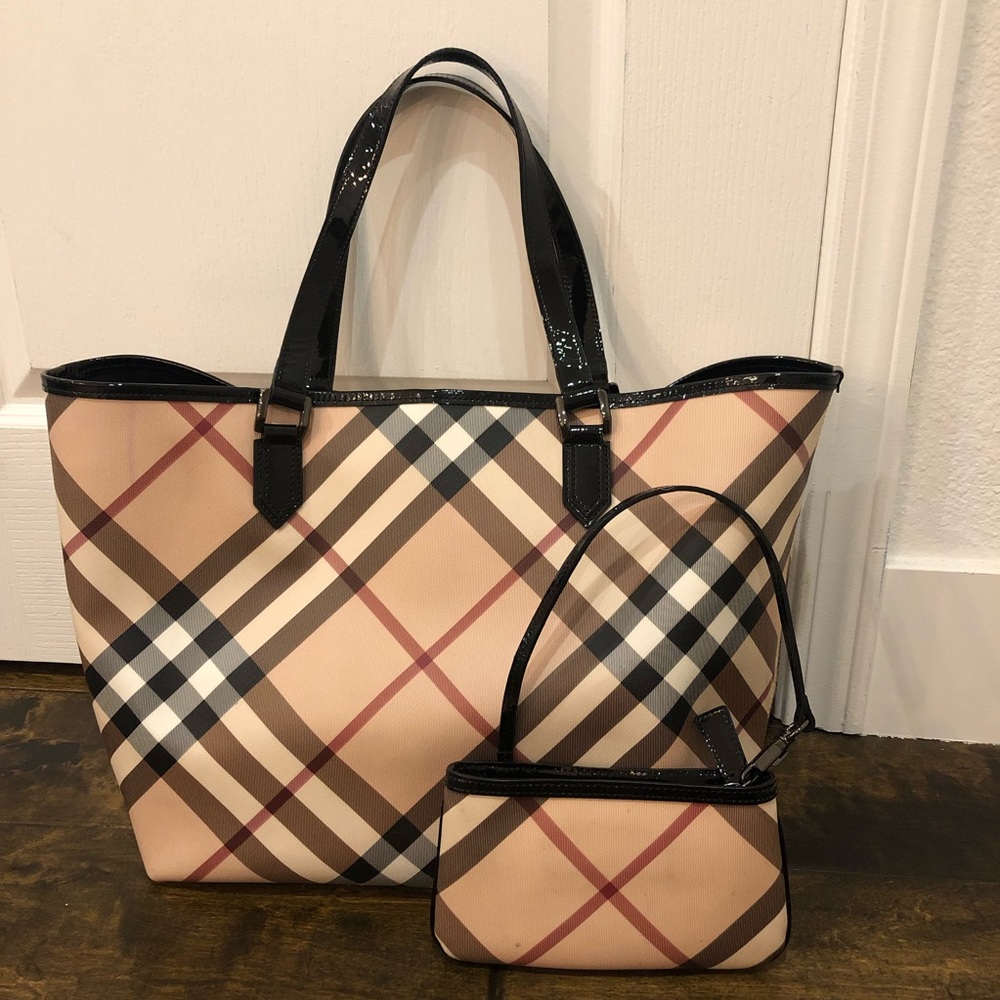 BURBERRY PLAID TRAVEL TOTE & MAKEUP BAG